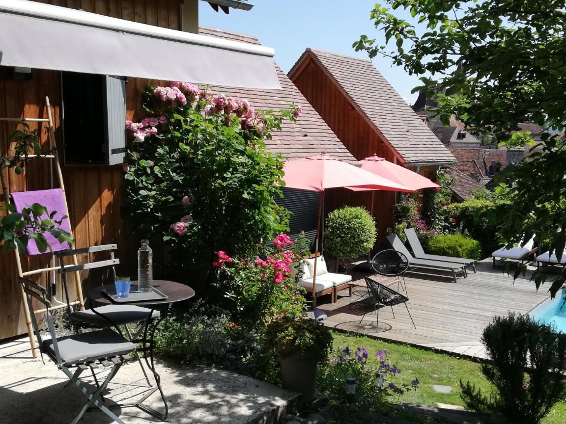 Les Perluetes Hotel Carennac Exterior photo